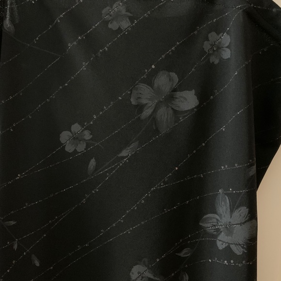 Beautiful dress by Garage. - Picture 4 of 6